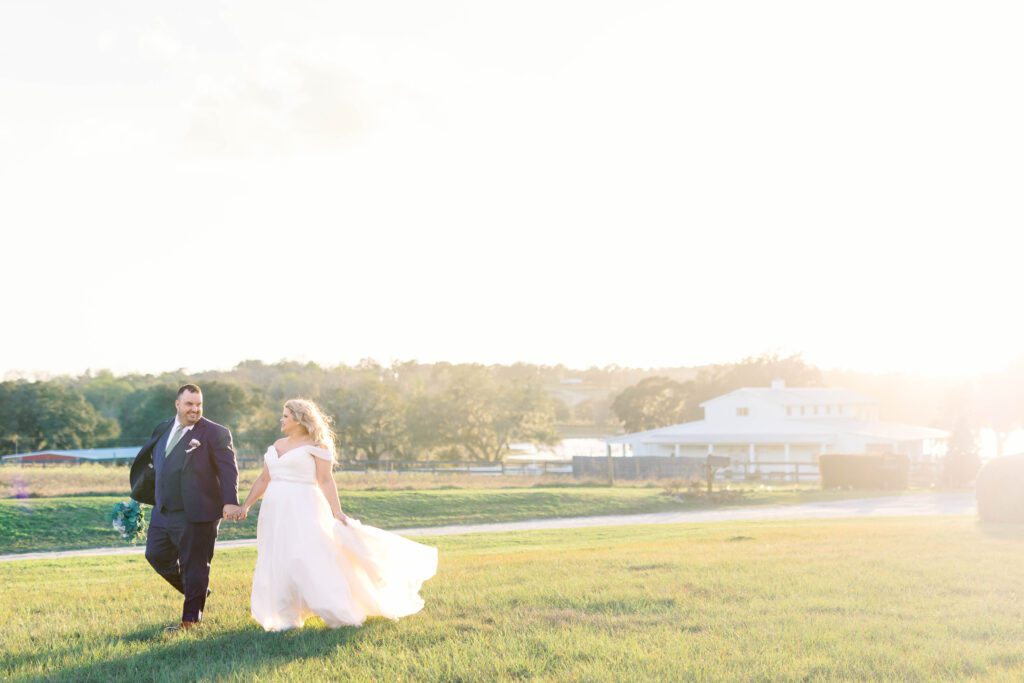 Stunning couple portraits at Covington Farms in Dade City, Florida. Cut wedding costs with a naturally gorgeous venue! 